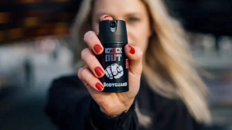 Câmara aprova projeto que autoriza spray de pimenta para mulheres; entenda regras e riscos