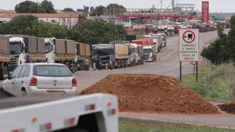 Caminhoneiros recuam e descartam greve após governo endurecer regras do frete