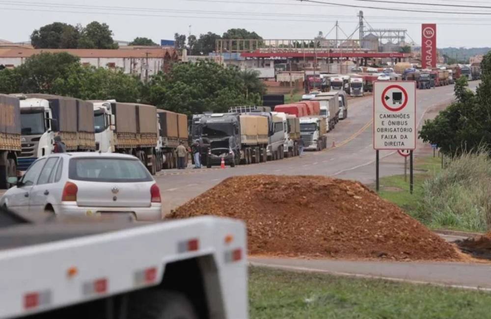 Caminhoneiros recuam e descartam greve após governo endurecer regras do frete
