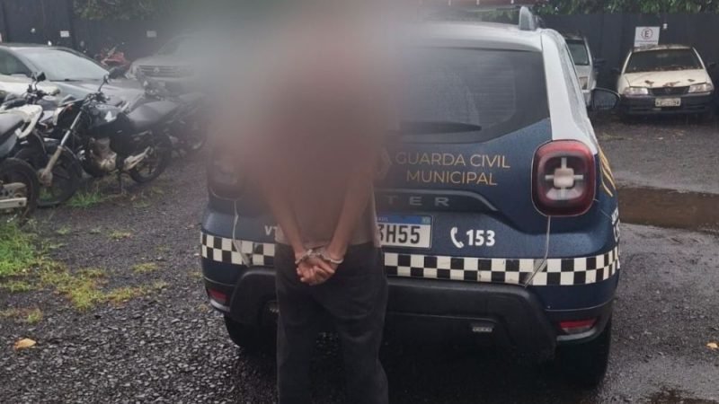 Condutor é detido após desacatar e ameaçar agentes durante abordagem