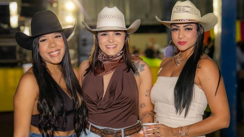 GALERIA DE FOTOS | Countrybeat Sunset reúne público no Parque de Exposições em Jataí; confira as fotos