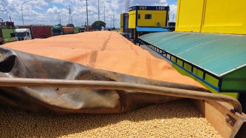 Polícia Civil prende suspeito e recupera caminhão bitrem com 44 toneladas de soja furtadas em Jataí