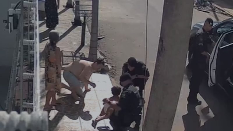 VÍDEO| Polícia Militar salva criança engasgada durante patrulhamento
