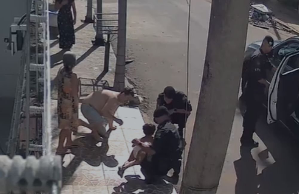 VÍDEO| Polícia Militar salva criança engasgada durante patrulhamento