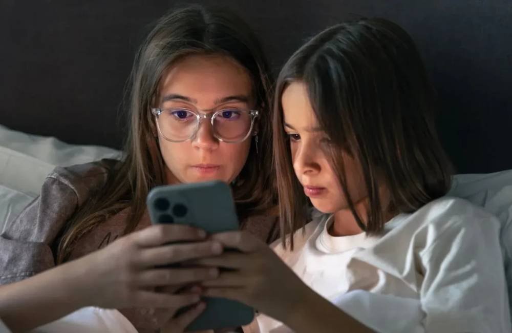 WhatsApp anuncia contas gerenciadas por pais para controlar uso de menores de 13 anos