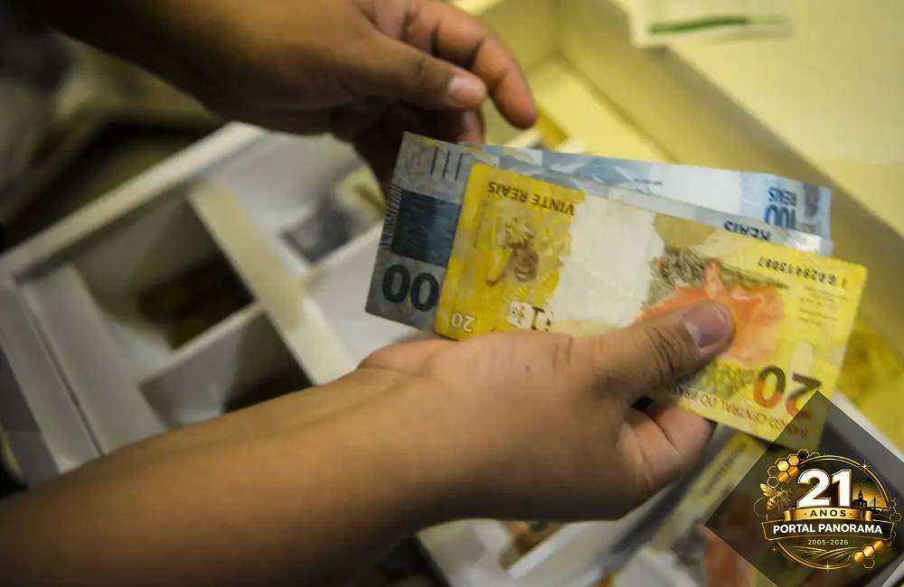 Governo propõe salário mínimo de R$ 1.717 para 2027