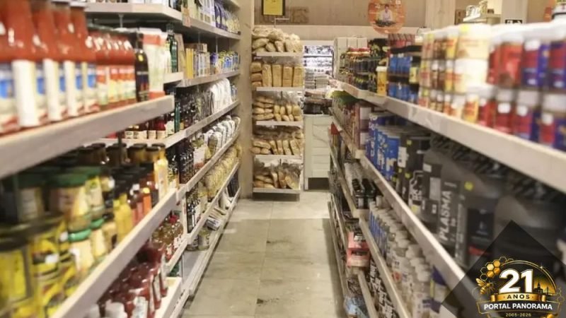 Brasileiros trocam ultraprocessados por alimentos saudáveis e consumo de proteínas dispara nos supermercados