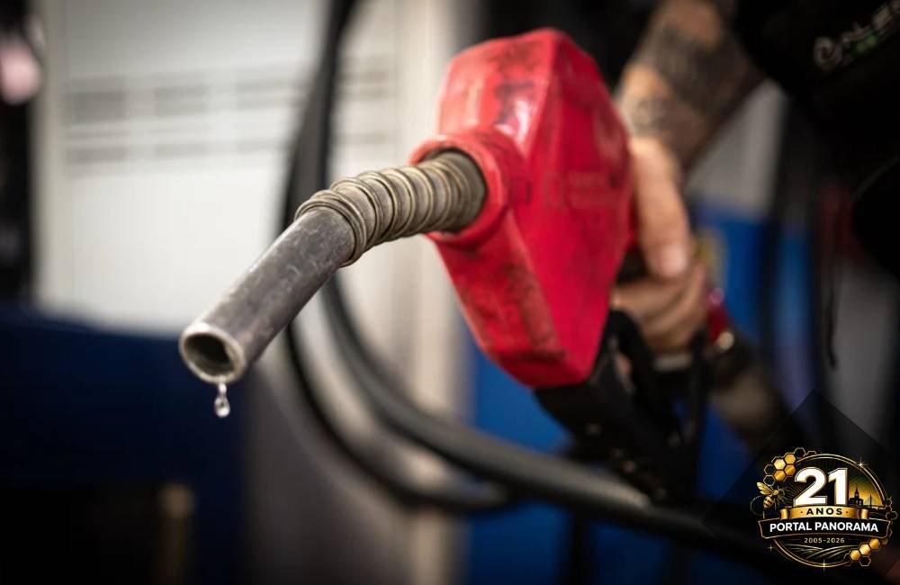 Bomba de combustível mostrando diesel com destaque para redução de preço após subsídio do governo
