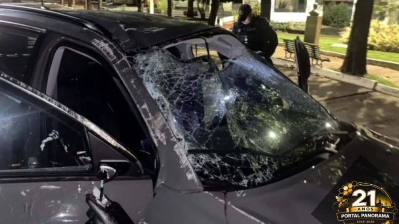 Veículo capota no centro de Jataí após colisão e motorista não é localizada