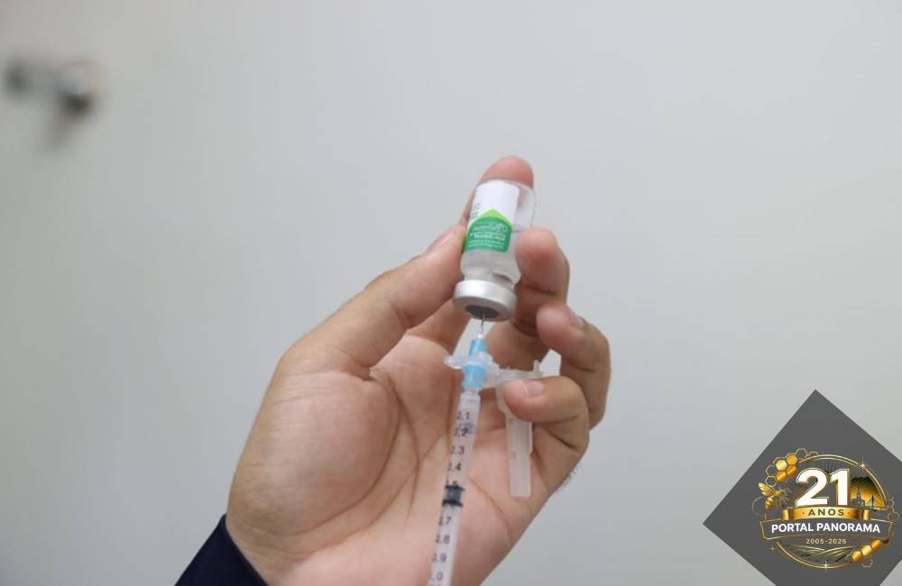 Vacinação contra influenza em Jataí na Praça Tenente Diomar Menezes para grupos prioritários