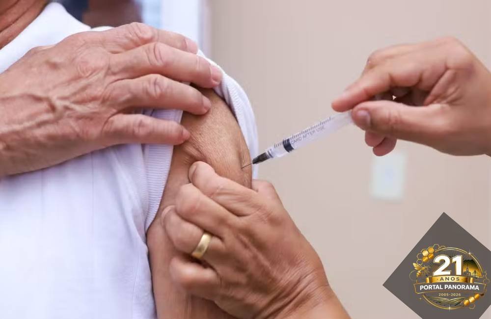 Vacinação contra influenza sendo realizada na Praça Tenente Diomar Menezes em Jataí
