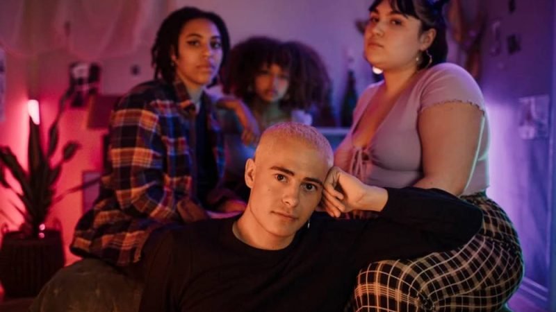 Geração Z prefere redes sociais ao sexo, aponta pesquisa