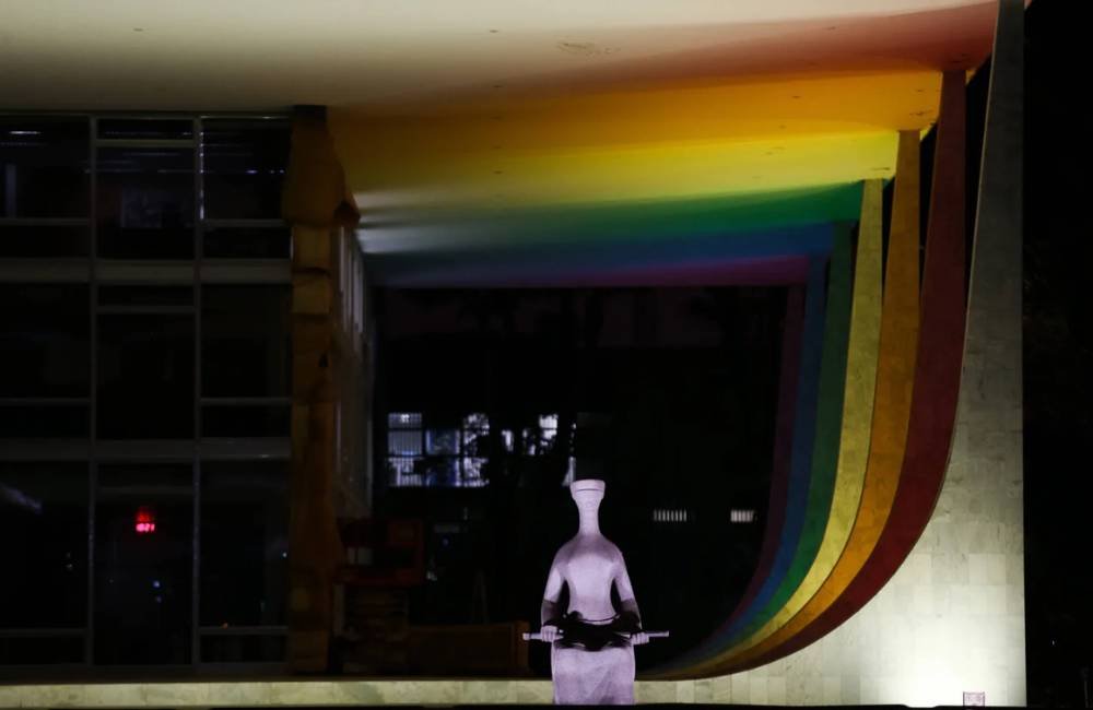 Justiça reconhece união homoafetiva discreta e reforça adaptação do direito à realidade social
