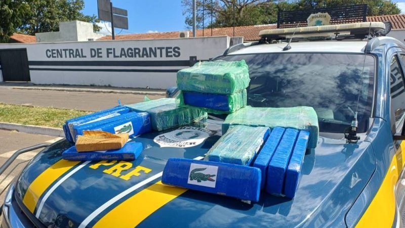 PRF intercepta 50 kg de maconha e prende mulher durante fiscalização