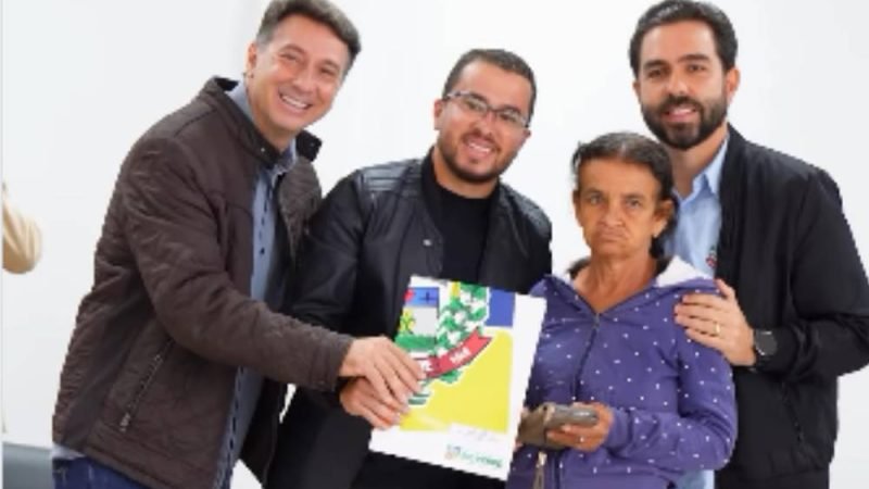 Prefeitura de Rio Verde entrega escrituras e garante segurança jurídica a 48 famílias
