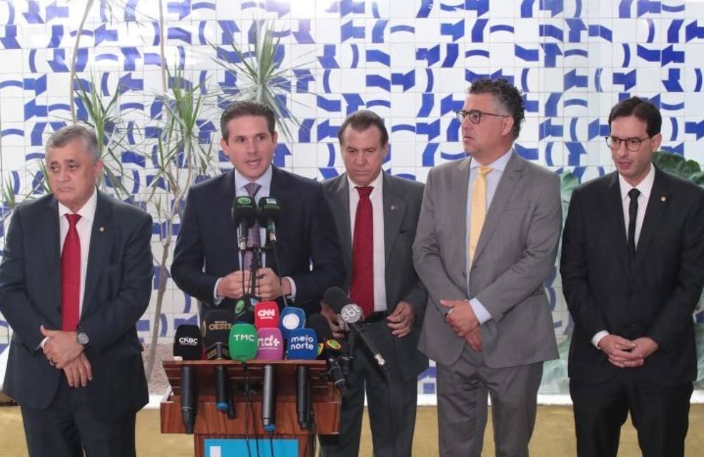 Presidente da Câmara anuncia transição de um ano para possível fim da escala 6×1 no Brasil
