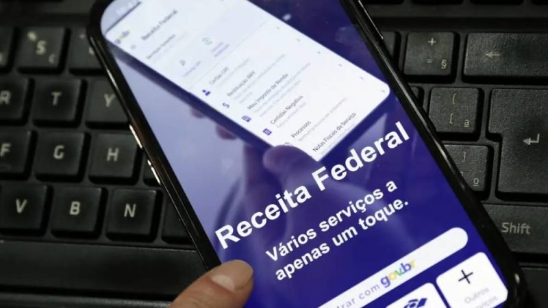 Receita paga nesta sexta maior lote de restituição do IR da história