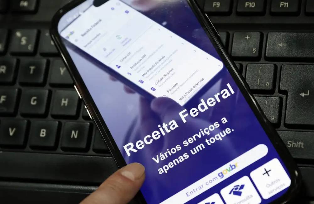 Receita paga nesta sexta maior lote de restituição do IR da história