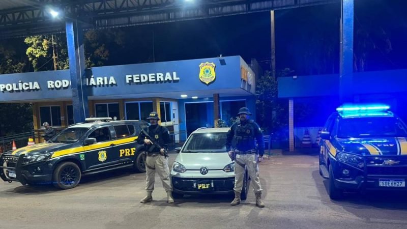 VÍDEO| PRF apreende carro roubado com placas clonadas durante fiscalização em Jataí