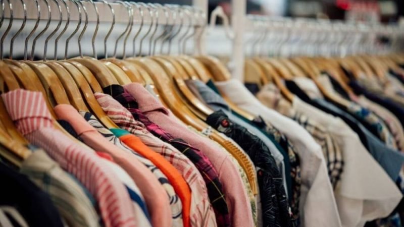 Bazar do Amor Exigente acontece neste sábado em Jataí com roupas, calçados e utensílios a preços acessíveis