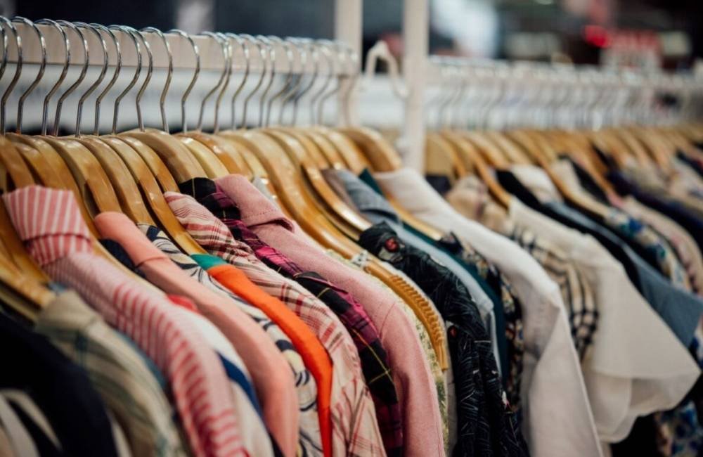 Bazar do Amor Exigente acontece neste sábado em Jataí com roupas, calçados e utensílios a preços acessíveis