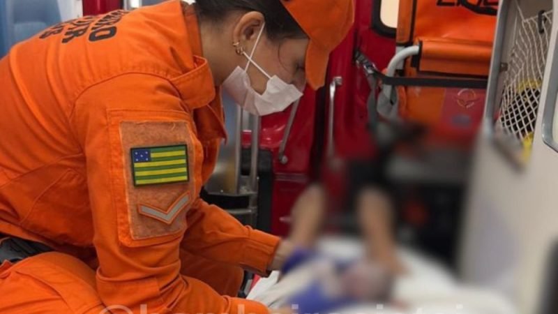 Bombeiros reanimam bebê prematuro após parto de emergência em residência de Jataí