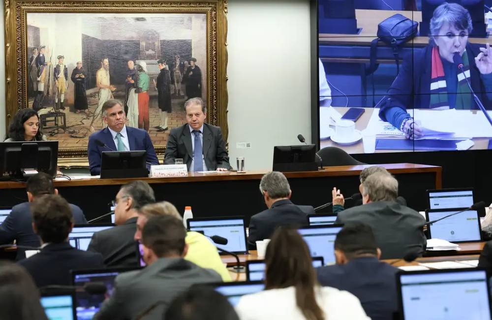 CCJ da Câmara aprova proposta que reduz maioridade penal para 16 anos