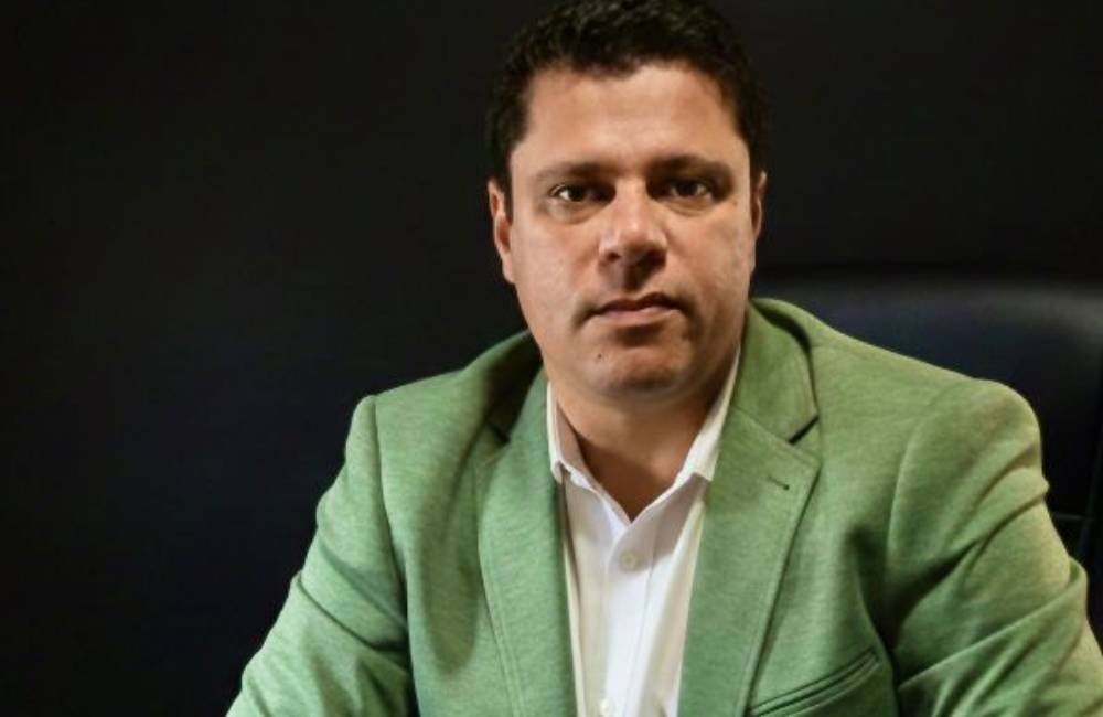 Empresário: contratar garçom para eventos não gera vínculo de emprego automaticamente