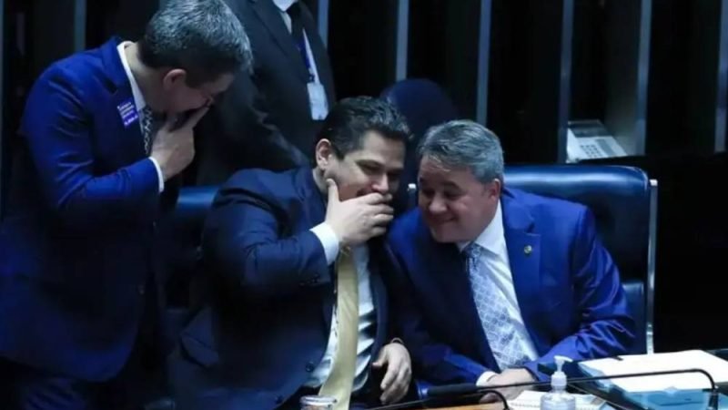 Fim da escala 6×1 deve ficar para depois das eleições e enfrenta impasses no Senado