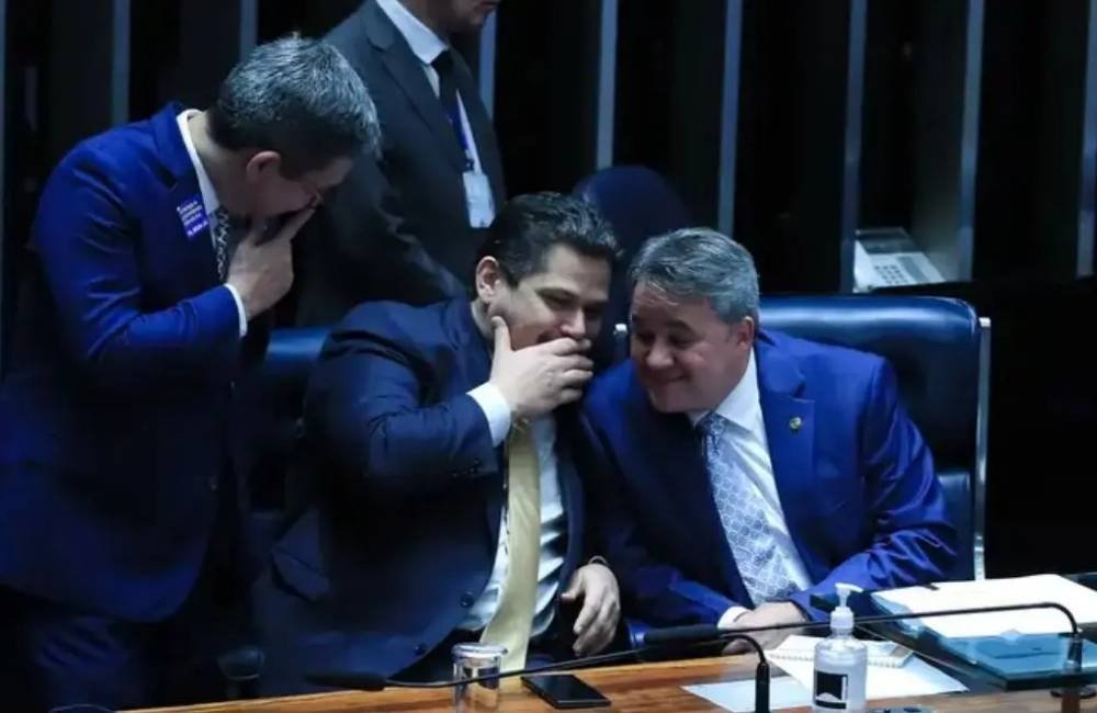 Fim da escala 6×1 deve ficar para depois das eleições e enfrenta impasses no Senado