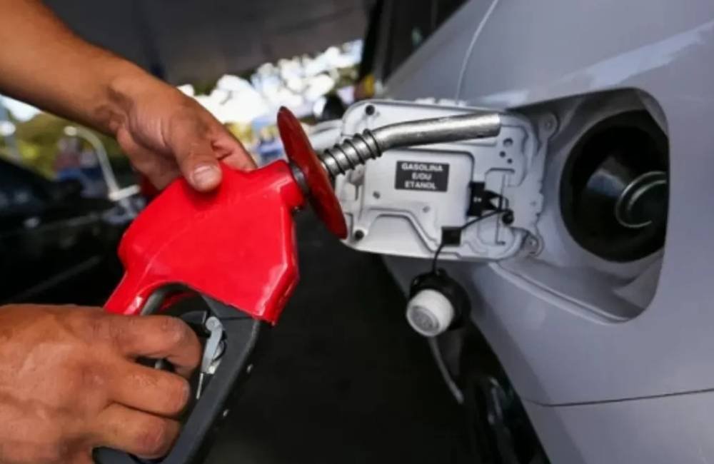 Gasolina pode ficar mais barata a partir de quarta-feira (24) com nova mistura de etanol