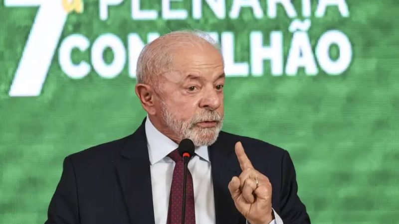 Governo estuda envio de alerta para devolução de celulares roubados via Correios, diz Lula