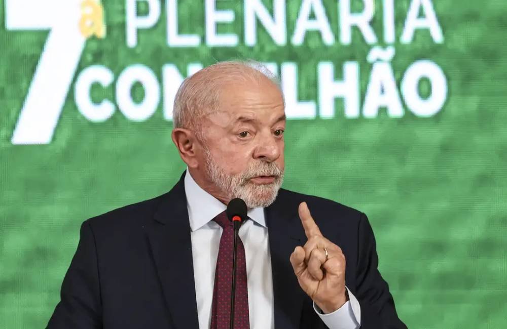 Governo estuda envio de alerta para devolução de celulares roubados via Correios, diz Lula