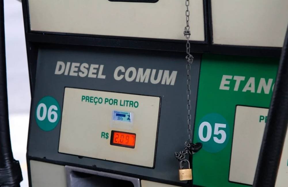 Governo libera R$ 550 milhões para subsidiar importação de diesel e tentar conter alta dos combustíveis