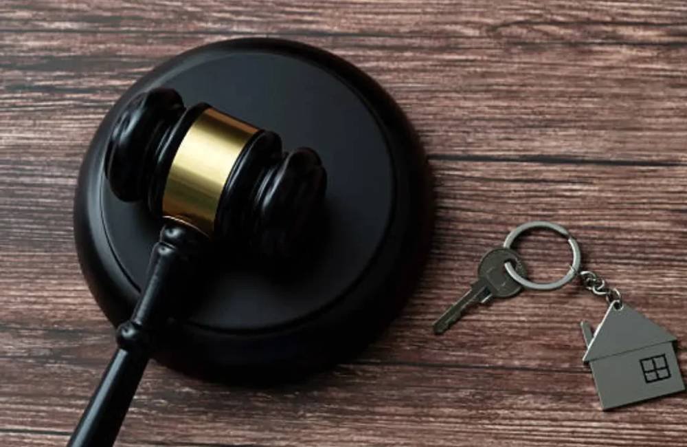 Homem preso após invasão policial ilegal será indenizado em R$ 80 mil