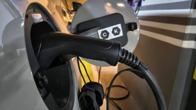Imposto sobre carros elétricos sobe e pode chegar a 35% até 2027