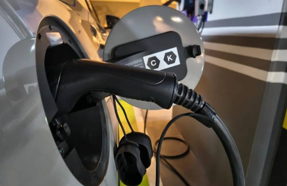 Imposto sobre carros elétricos sobe e pode chegar a 35% até 2027