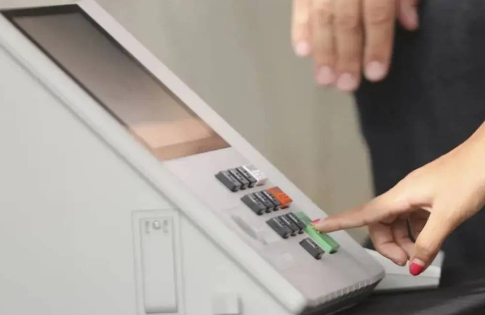 Justiça Eleitoral endurece regras para uso de inteligência artificial nas eleições de 2026