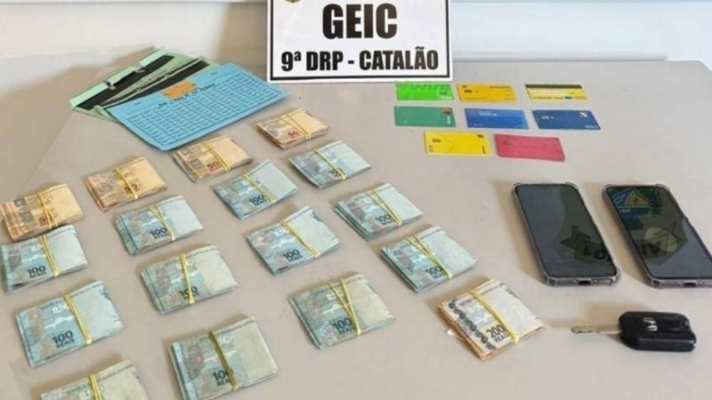 Mãe é presa suspeita de fingir câncer da filha para arrecadar doações em academias de Goiás