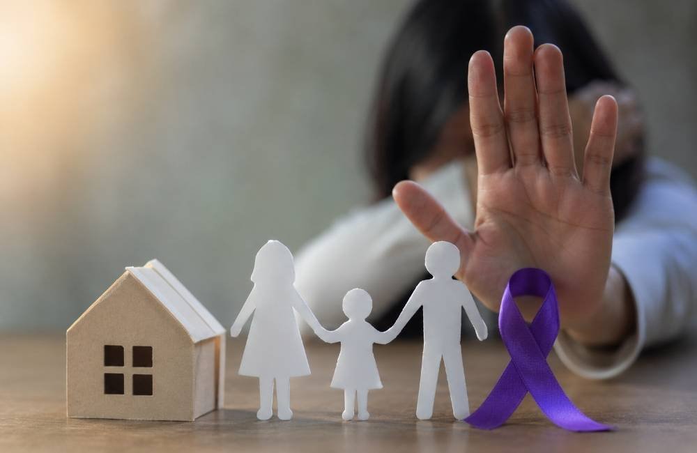 Nova lei garante auxílio-aluguel a mulheres vítimas de violência doméstica no Brasil