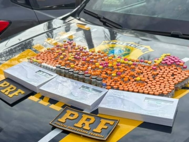 PRF apreende cerca de 700 ampolas de medicamentos controlados na BR-452, em Rio Verde