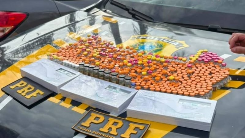 PRF apreende cerca de 700 ampolas de medicamentos controlados na BR-452, em Rio Verde