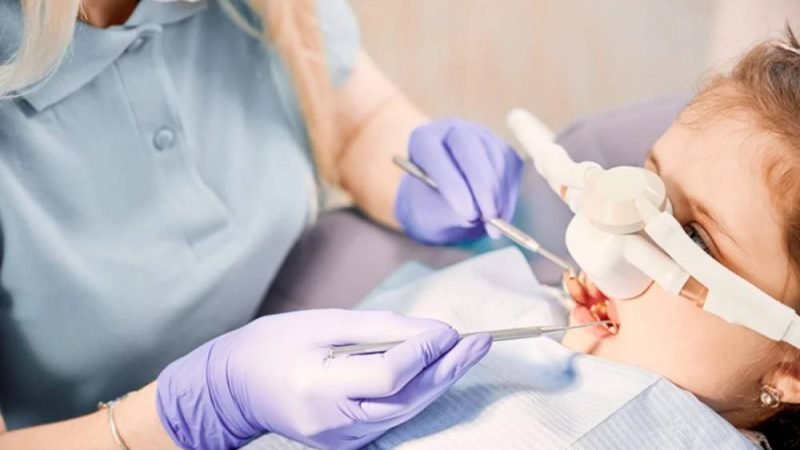 Senado aprova piso de R$ 13,6 mil para médicos e dentistas