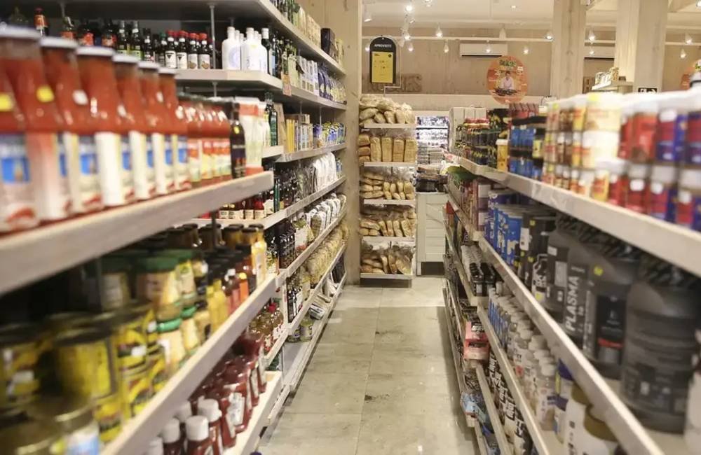 Supermercados voltam a funcionar sem restrição de horário aos domingos em Goiás após decisão do TRT