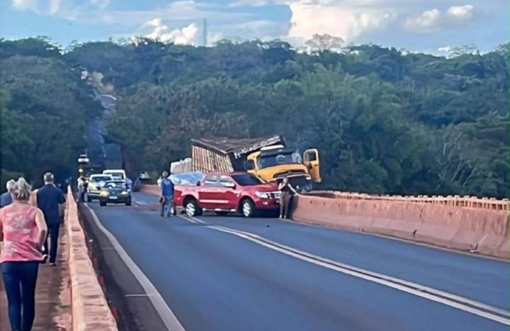 VÍDEO| Acidente com quatro veículos deixa motorista ferido na GO-164, em Caçu