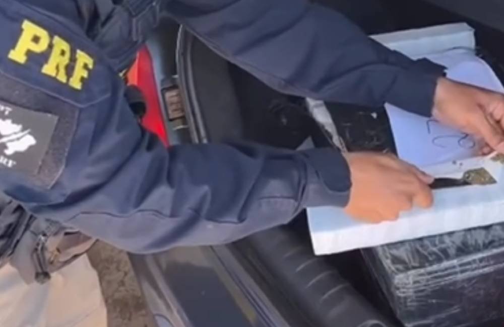 VÍDEO|  PRF apreende 100 kg de maconha após perseguição na BR-153