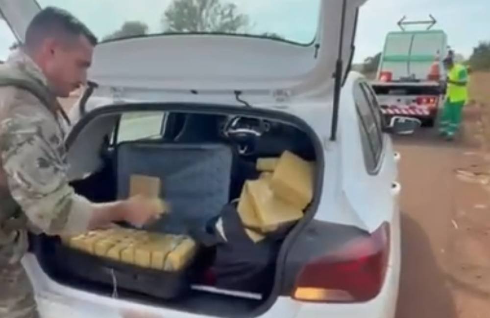 VÍDEO| PRF apreende 40 kg de drogas e prende foragido após perseguição na BR-060