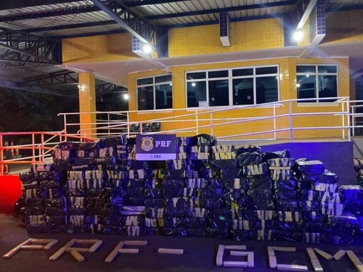 VÍDEO| PRF e GCM apreendem 7,5 toneladas de maconha na BR-060 em Rio Verde