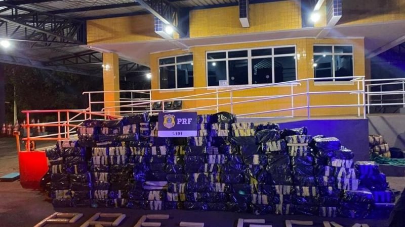 VÍDEO| PRF e GCM apreendem 7,5 toneladas de maconha na BR-060 em Rio Verde