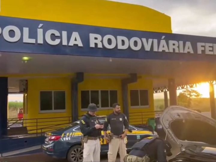 VÍDEO| PRF recupera Corolla roubado durante fiscalização em caminhão-cegonha na BR-153